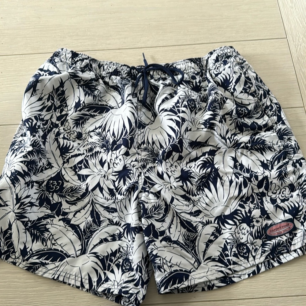 Vineyard Vines men’s XL bathing suit- navy palms